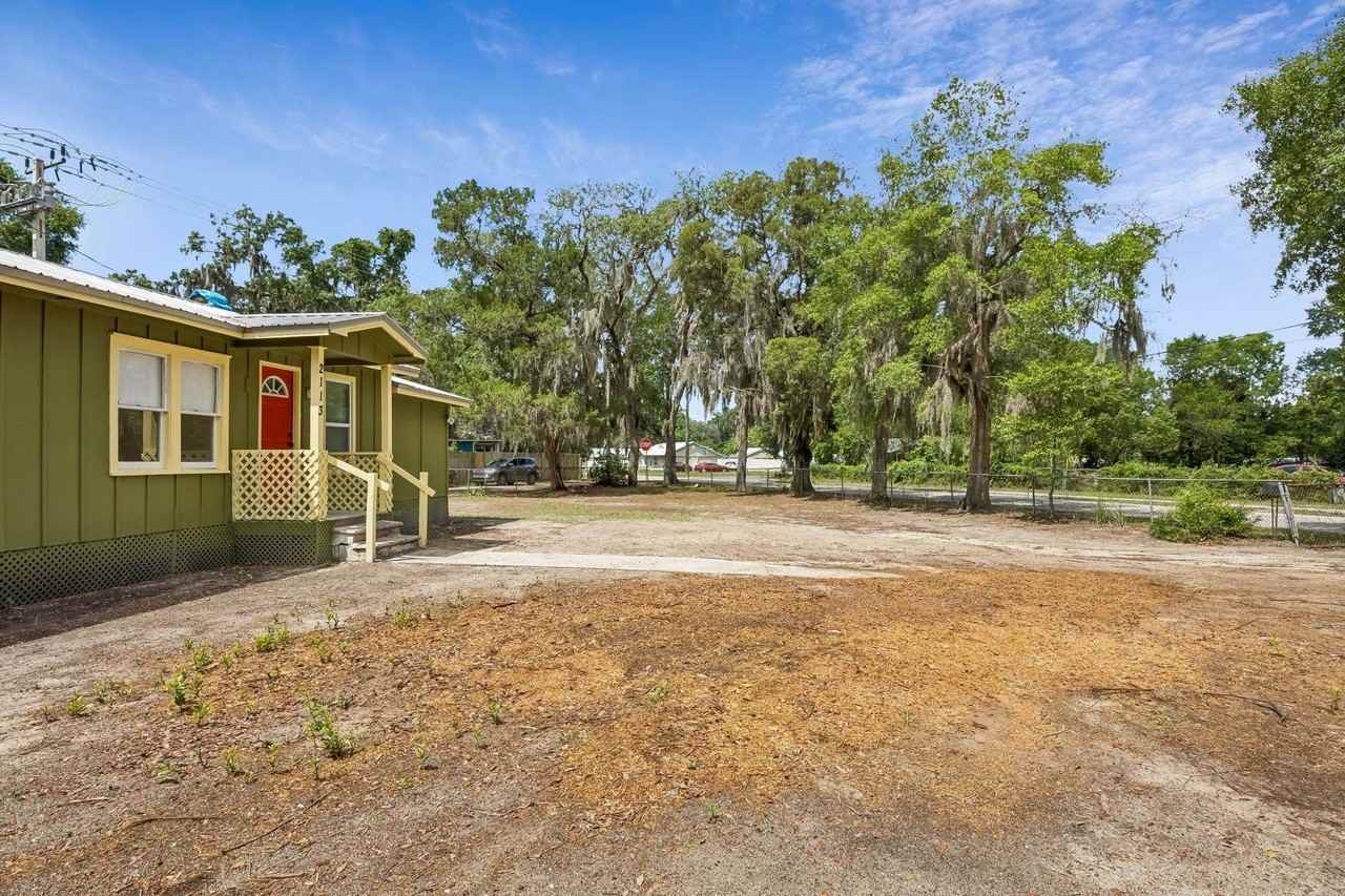 2113 Silver Lake Dr - Photo 3 of 22