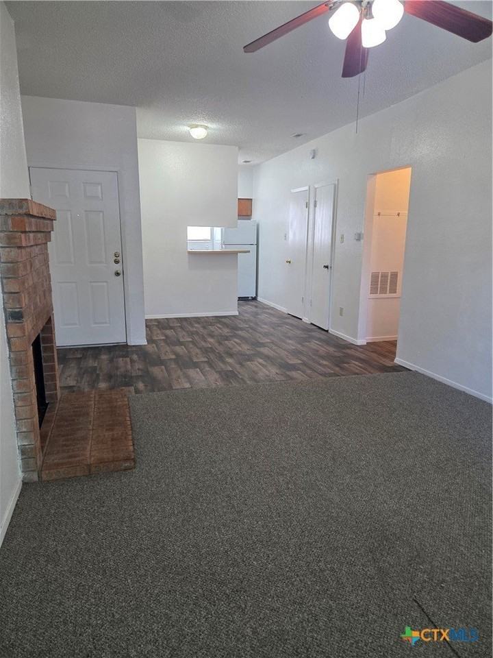 2411 W Slaughter Ln - Photo 3 of 15