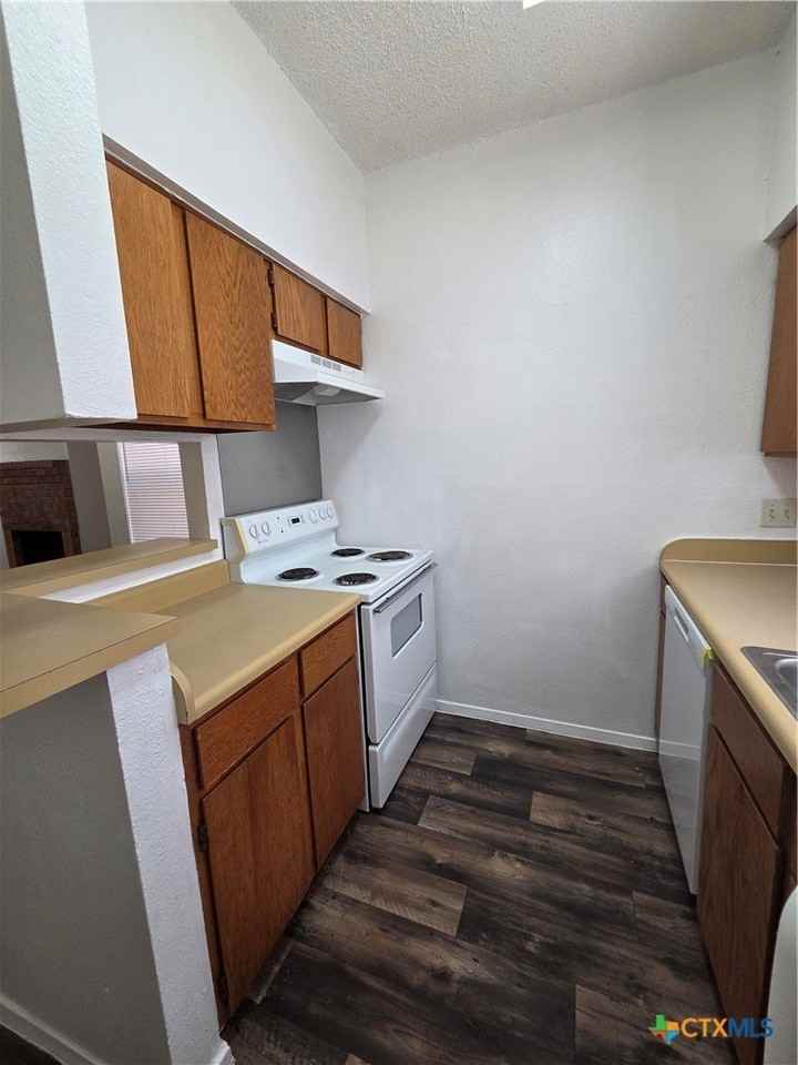 2411 W Slaughter Ln - Photo 5 of 15