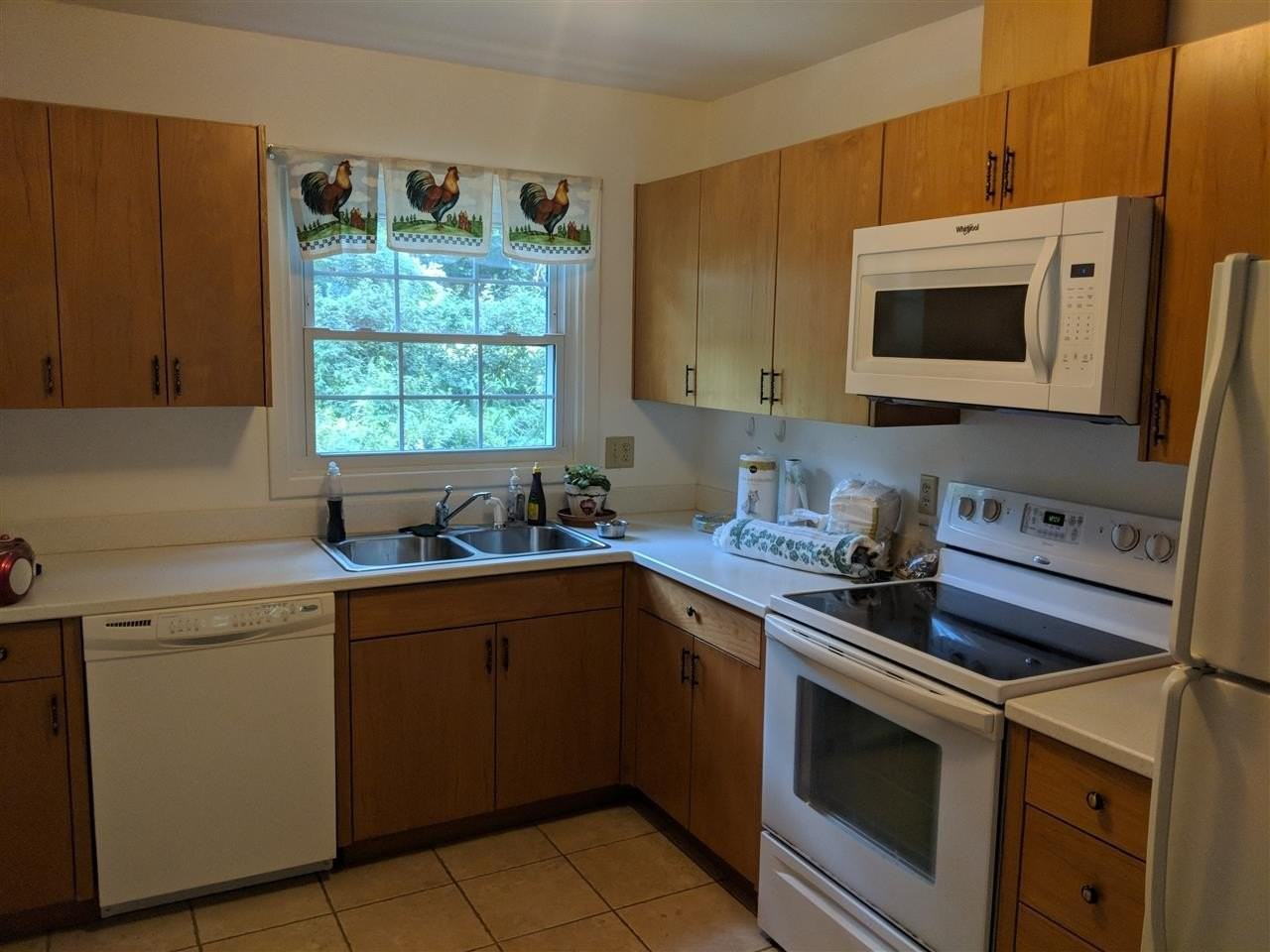 1030 Marys Dr - Photo 5 of 20
