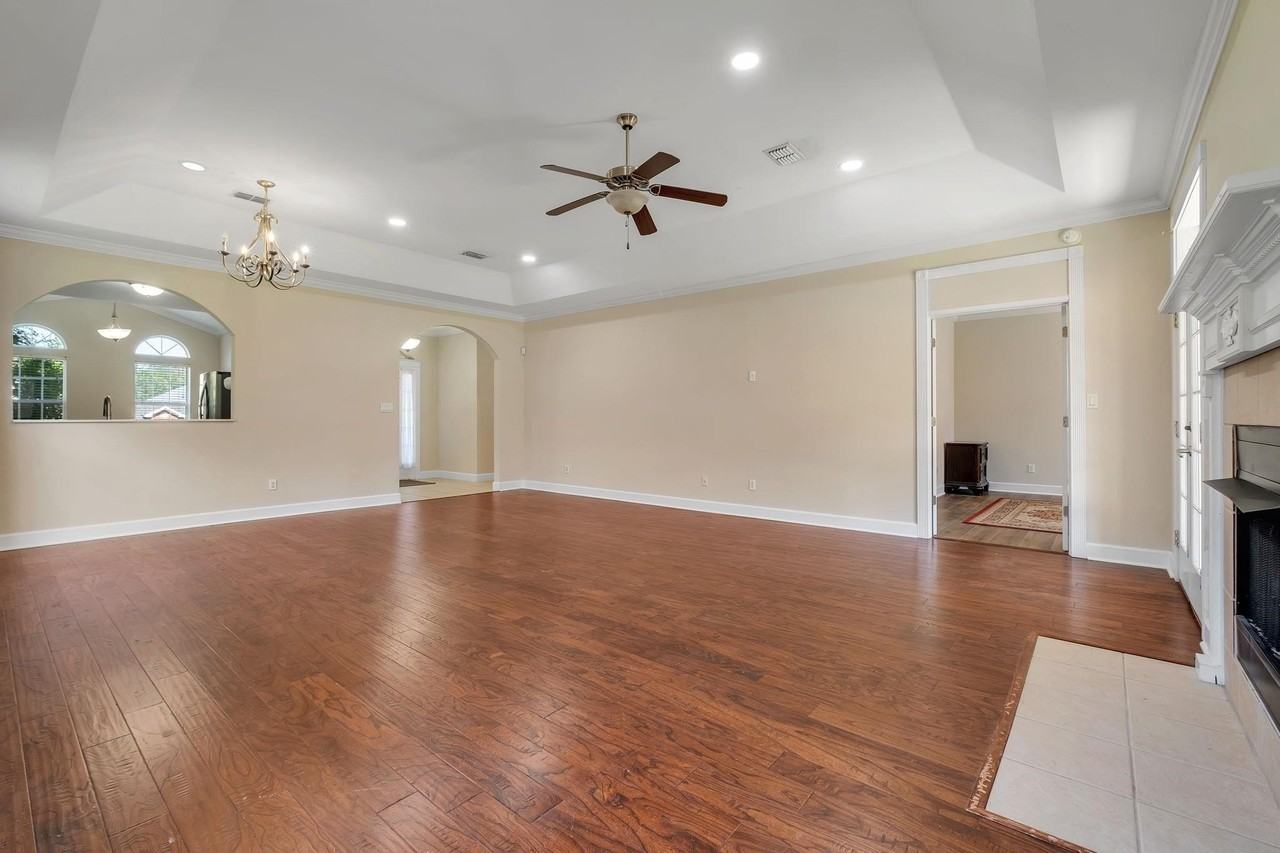 7056 Sawley Ln - Photo 4 of 24