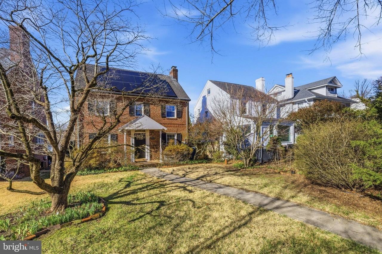 5028 Massachusetts Ave Nw - Photo 3 of 40
