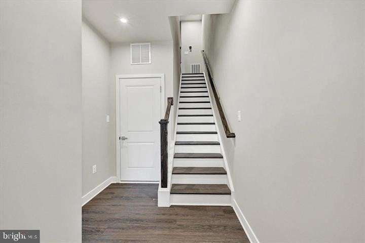 815 Lennox St - Photo 7 of 25