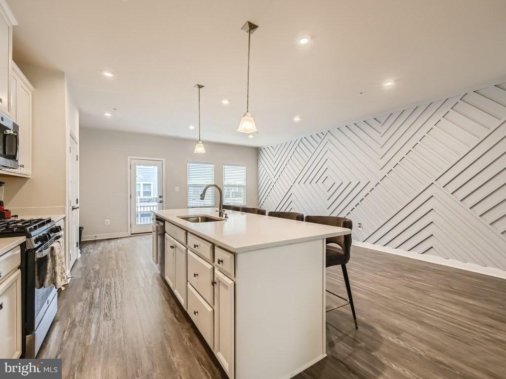 310 Bevington St - Photo 5 of 28