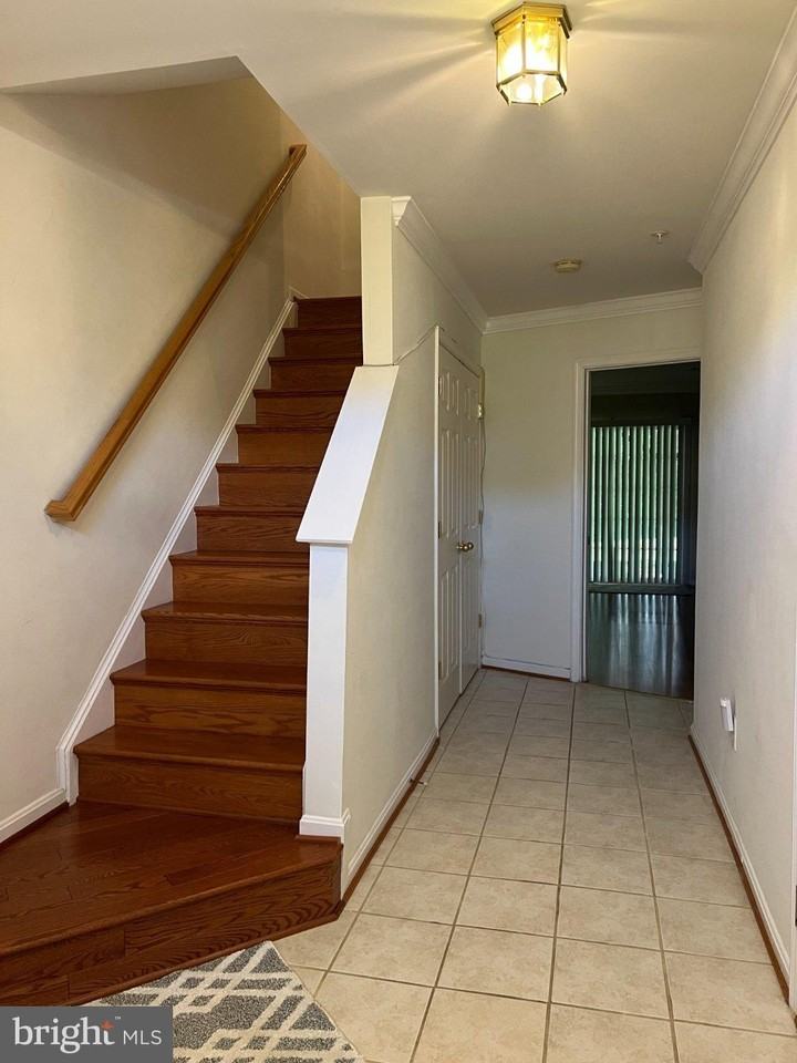 1606 Trestle St - Photo 2 of 20