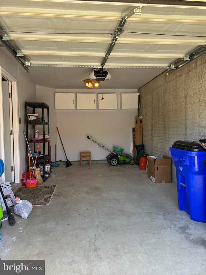1606 Trestle St - Photo 3 of 20