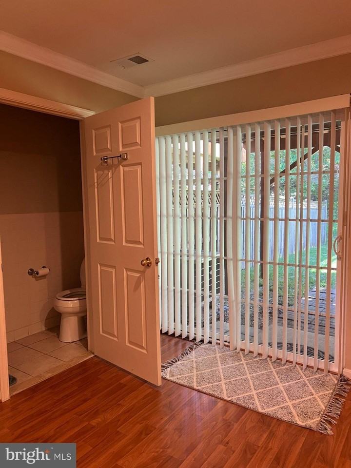 1606 Trestle St - Photo 5 of 20