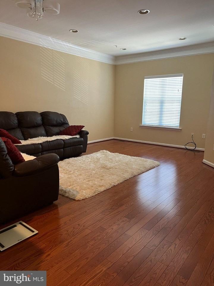 1606 Trestle St - Photo 7 of 20