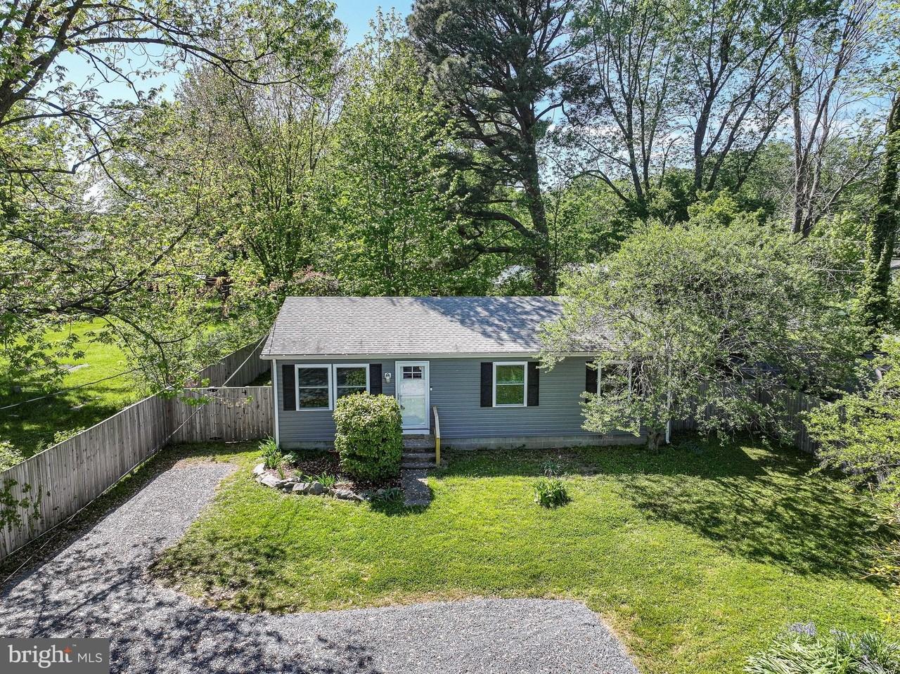101 Brooks Ln - Photo 4 of 28