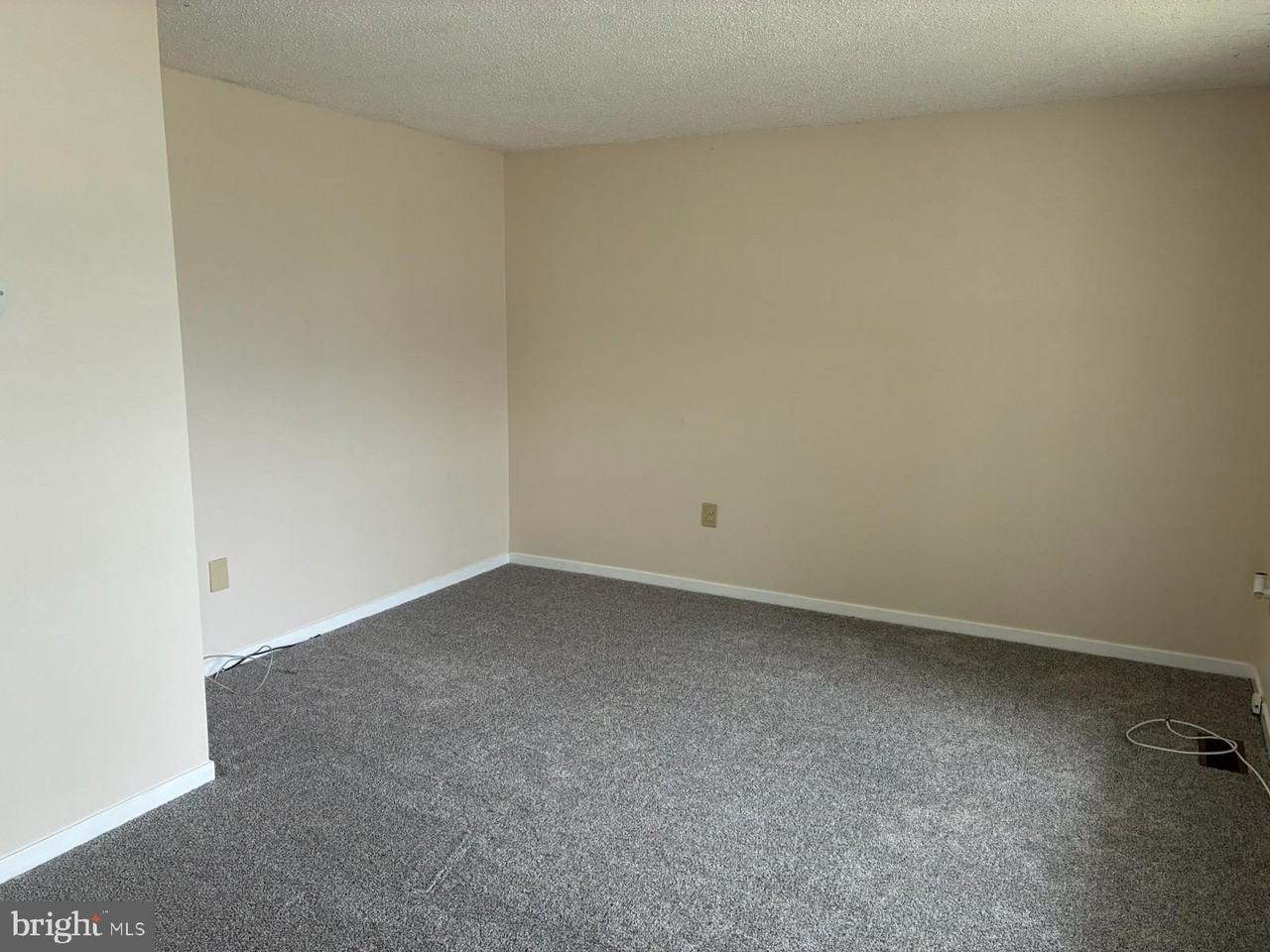 1537 Violet Dr - Photo 2 of 11