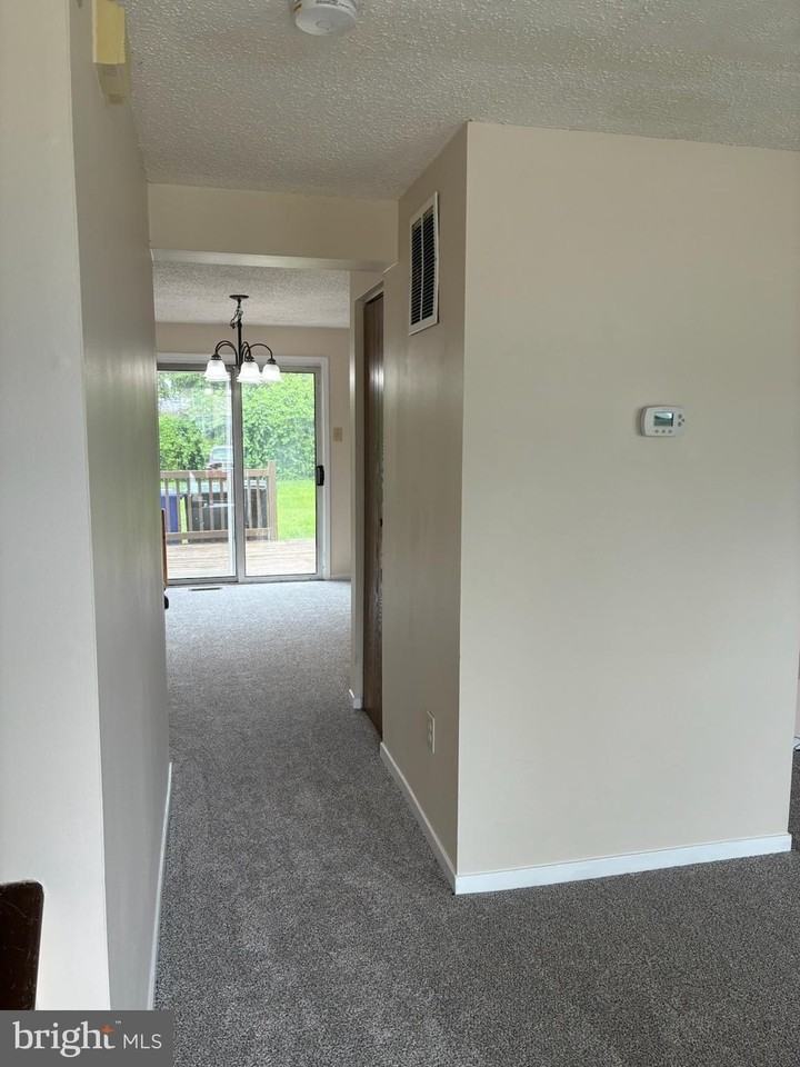 1537 Violet Dr - Photo 3 of 11