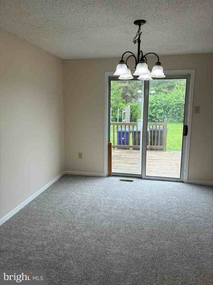 1537 Violet Dr - Photo 4 of 11