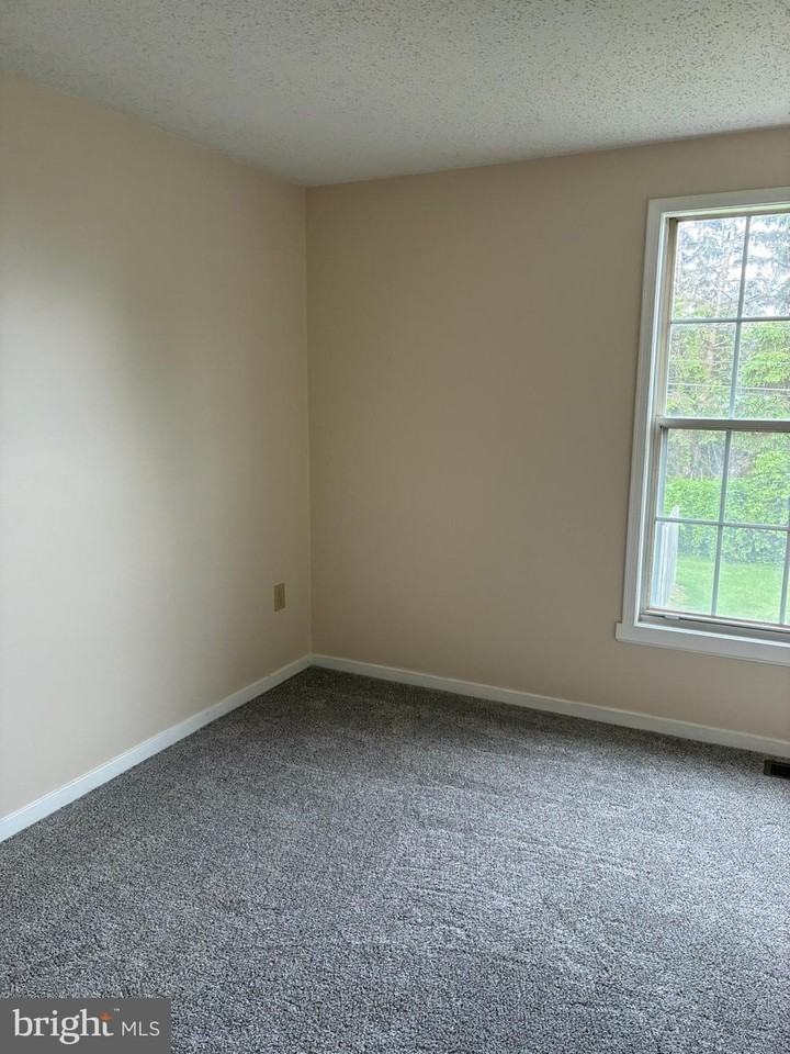 1537 Violet Dr - Photo 7 of 11
