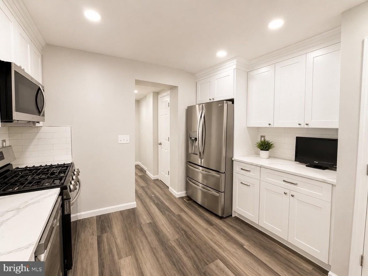 383 Johnson Ave - Photo 7 of 29