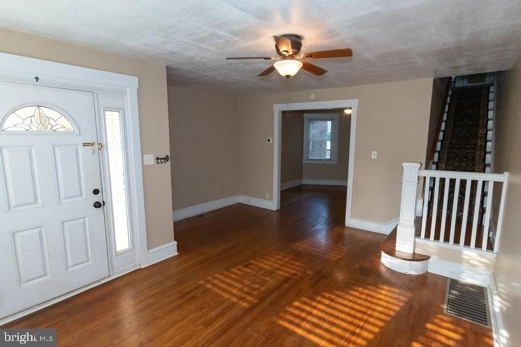 335 Stuart Ave - Photo 2 of 16