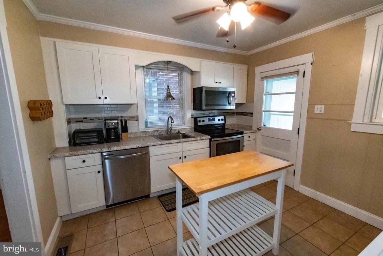 335 Stuart Ave - Photo 5 of 16