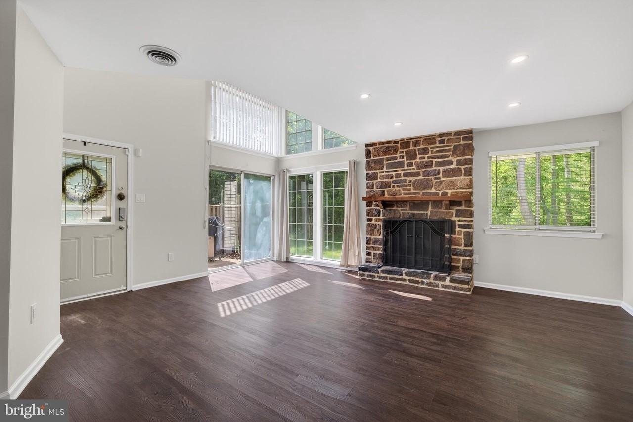 31 Brookside Ct - Photo 4 of 24
