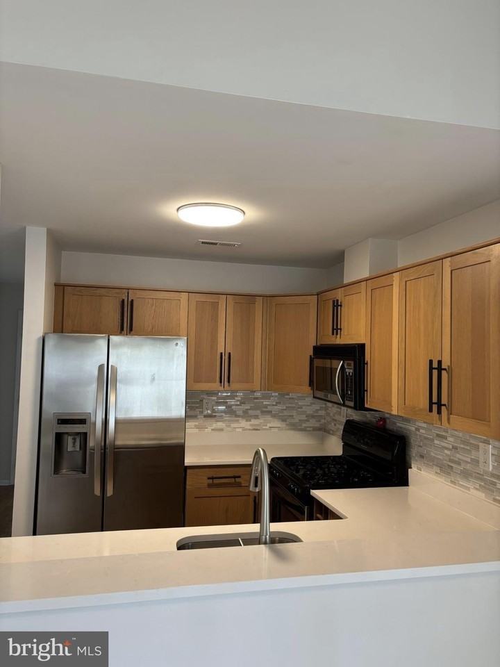 3400 Carriage Ct - Photo 5 of 23