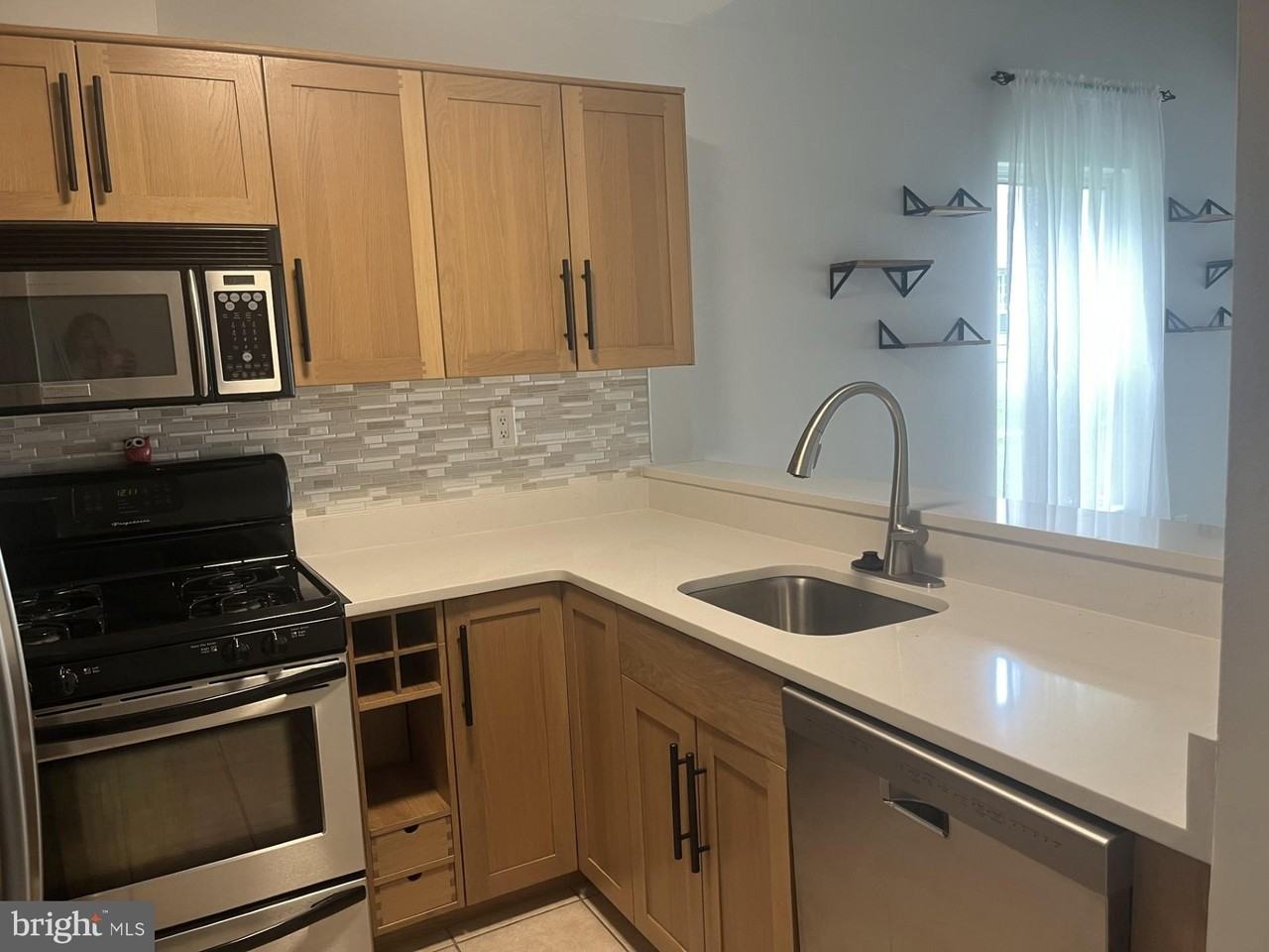 3400 Carriage Ct - Photo 7 of 23