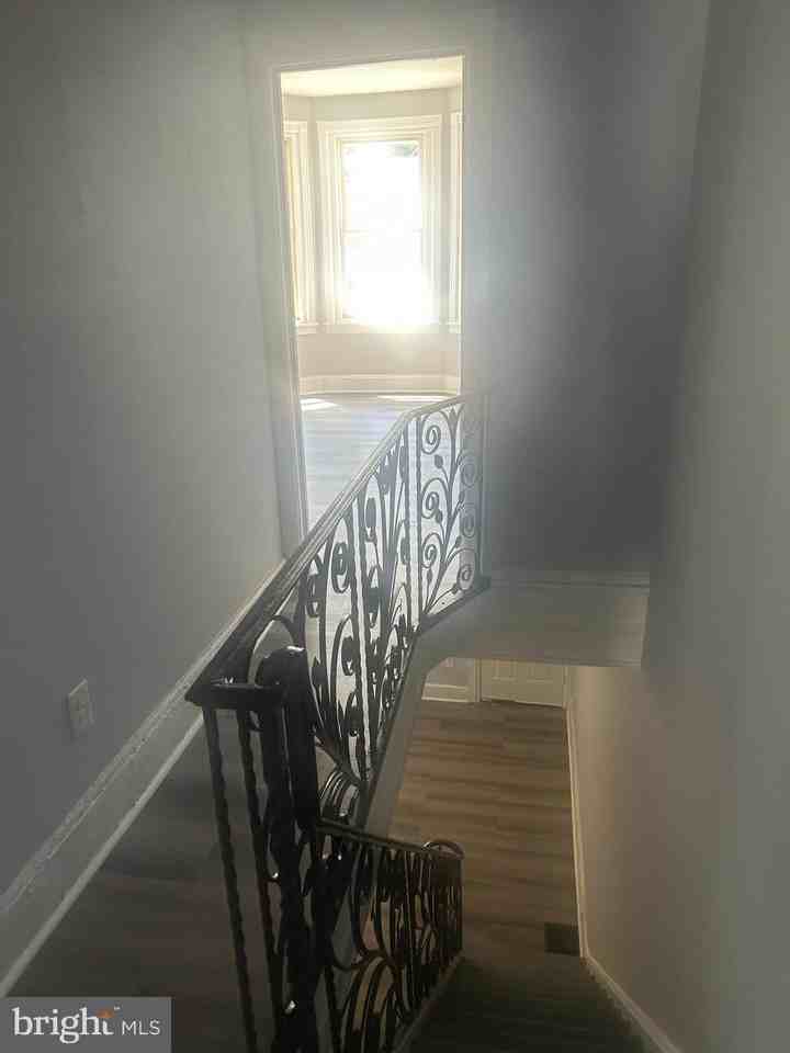 1933 E Thayer St - Photo 3 of 13