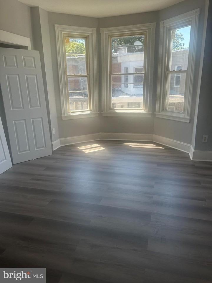 1933 E Thayer St - Photo 4 of 13
