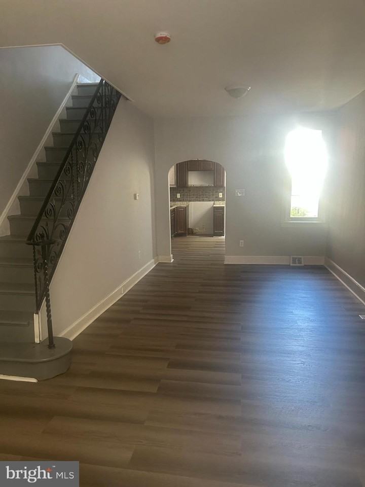 1933 E Thayer St - Photo 5 of 13