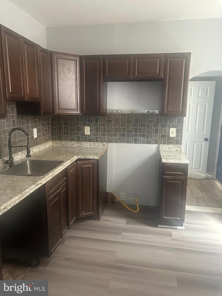 1933 E Thayer St - Photo 6 of 13