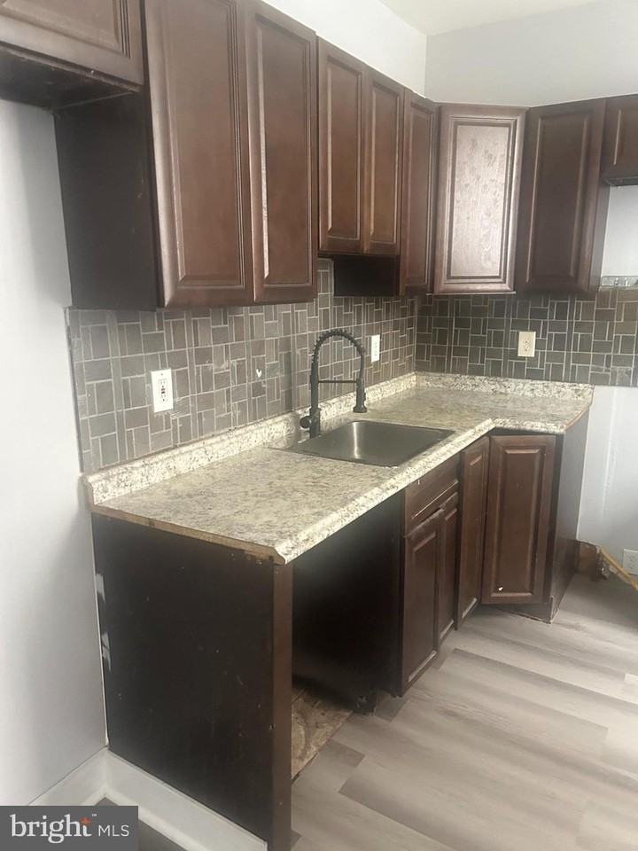 1933 E Thayer St - Photo 7 of 13