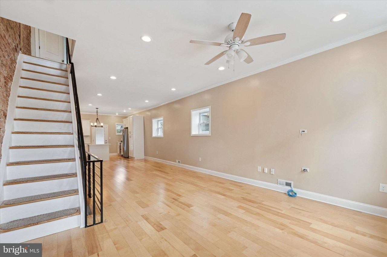 2809 W Jefferson St - Photo 2 of 16