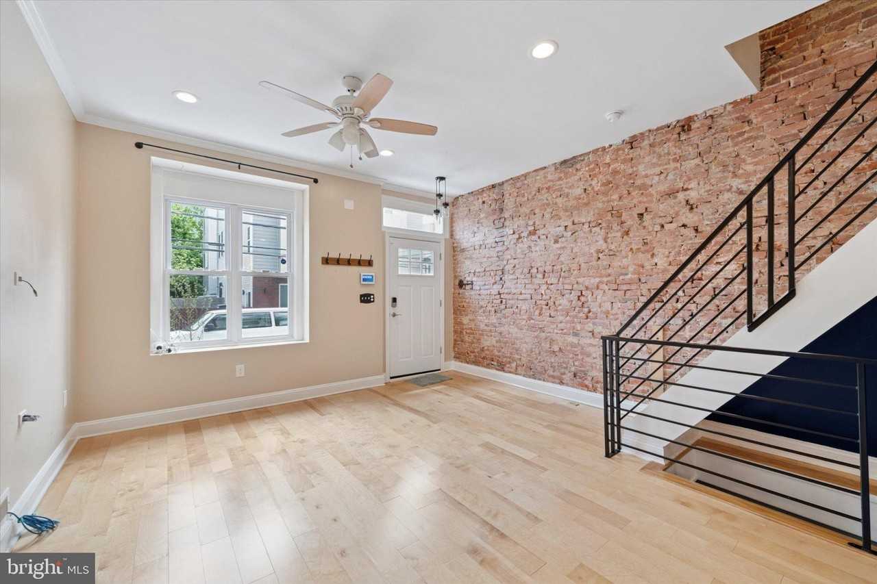 2809 W Jefferson St - Photo 3 of 16