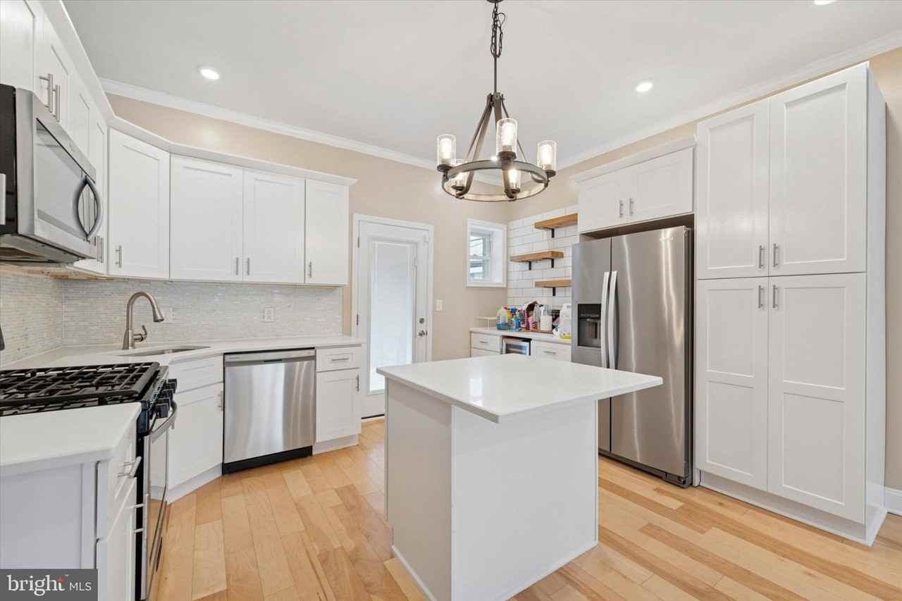 2809 W Jefferson St - Photo 6 of 16