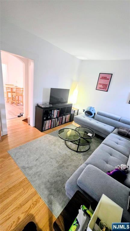 512 2nd Ave - Photo 6 of 14