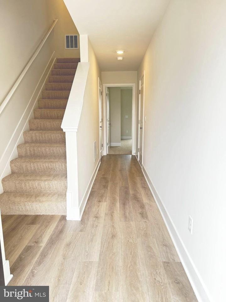123 LAKOTA Street - Photo 3 of 31