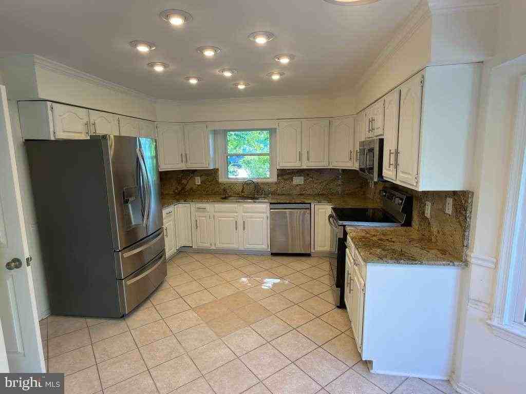 8201 Bell Ln - Photo 4 of 11