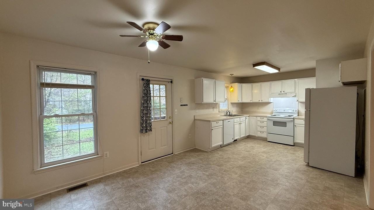 8607 Leslie Ct - Photo 2 of 14
