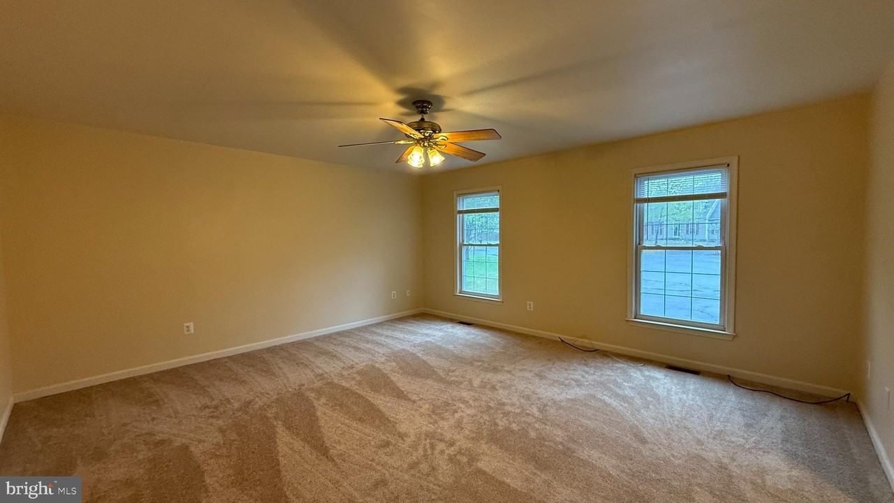 8607 Leslie Ct - Photo 4 of 14