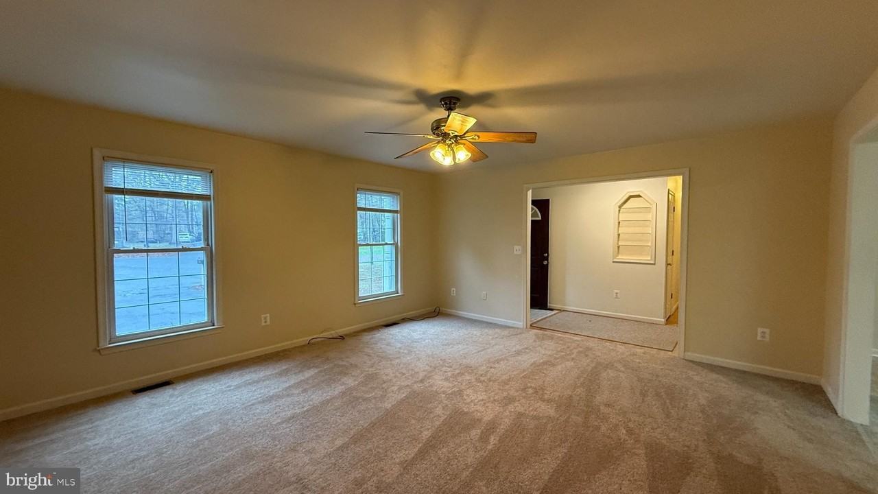 8607 Leslie Ct - Photo 5 of 14