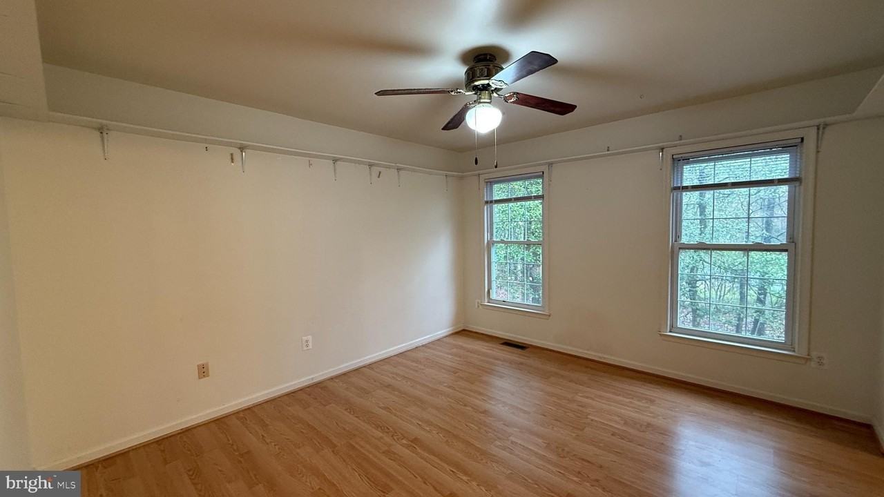 8607 Leslie Ct - Photo 6 of 14