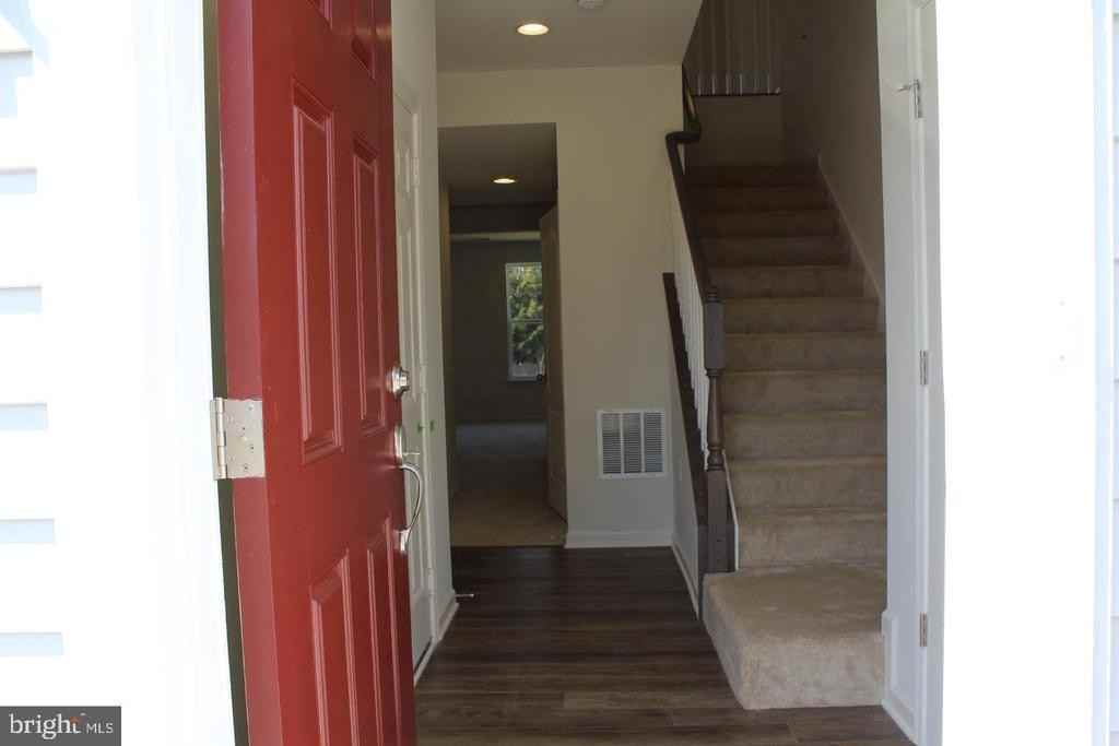 130 Metcalf Ter - Photo 2 of 11