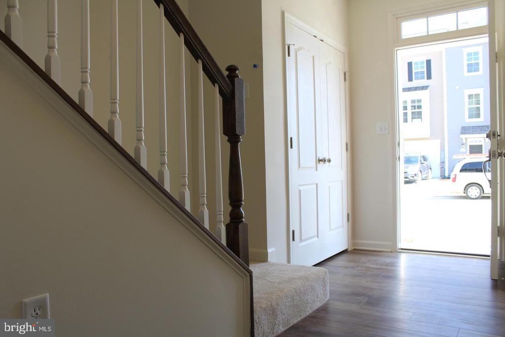 130 Metcalf Ter - Photo 3 of 11