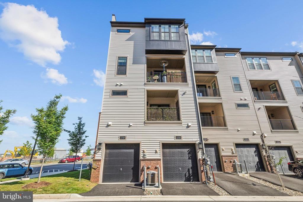 22318 Roanoke Rise Ter - Photo 3 of 25