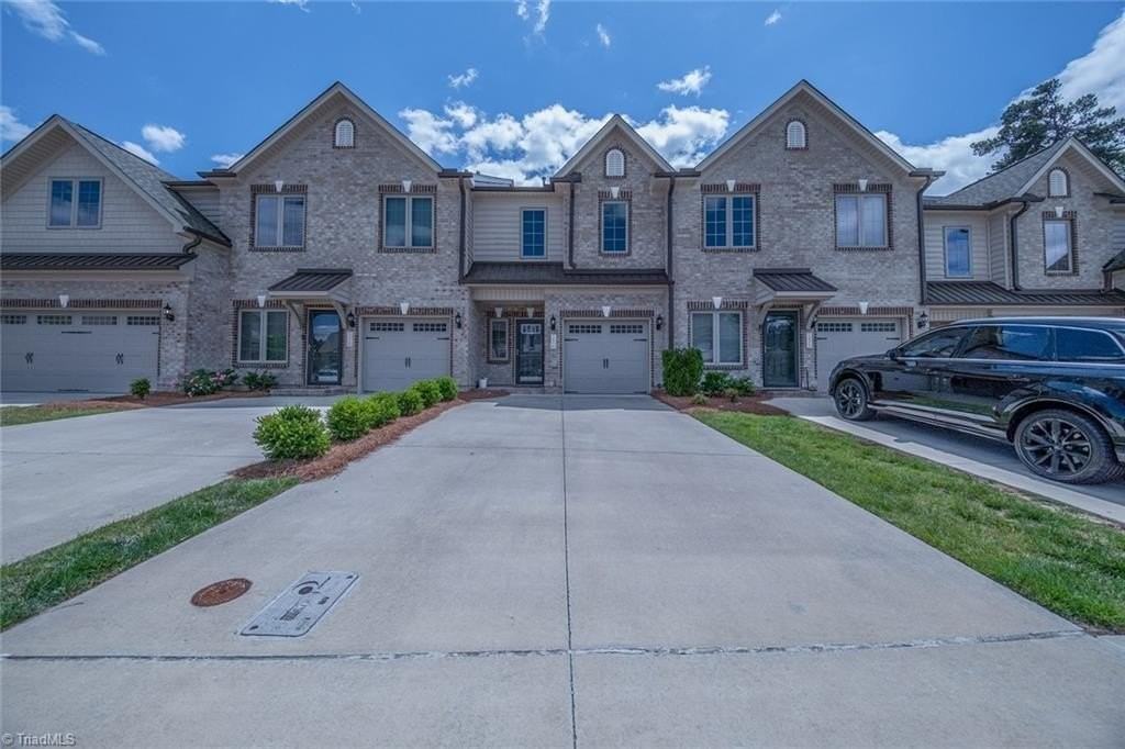 3836 Thistleberry Rd - Photo 2 of 28