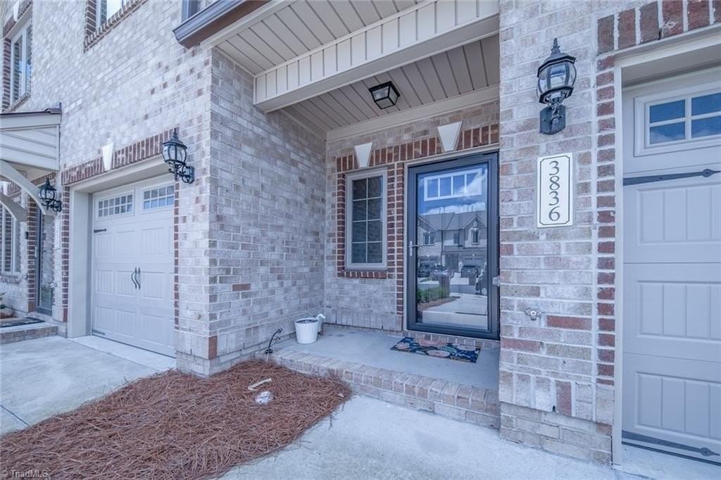 3836 Thistleberry Rd - Photo 3 of 28