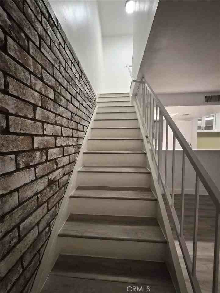 1301 W 8th St - Photo 5 of 14