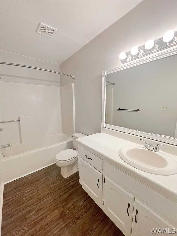 1813 Hackberry Ln #10 - Photo 3 of 9