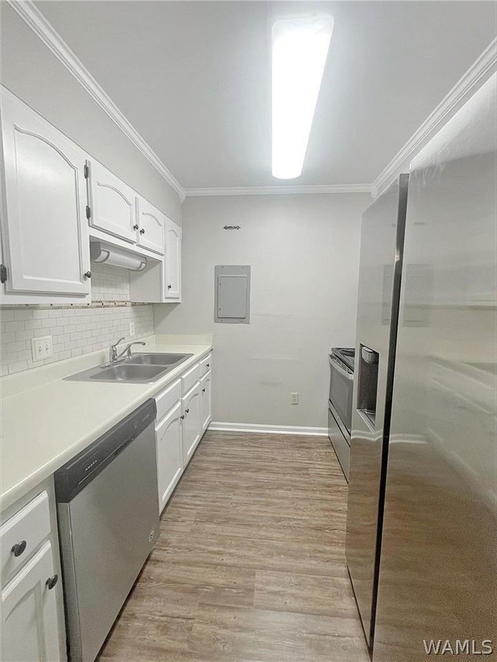 1813 Hackberry Ln #10 - Photo 7 of 9