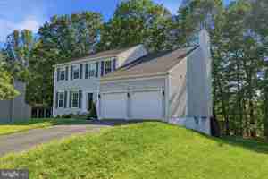 featured image of 34 Westhampton Ct