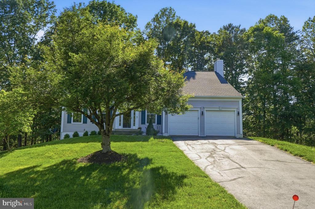 34 Westhampton Ct - Photo 2 of 36