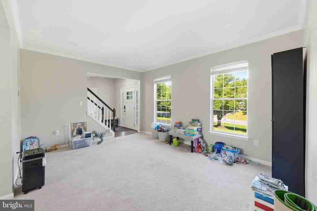 34 Westhampton Ct - Photo 3 of 36