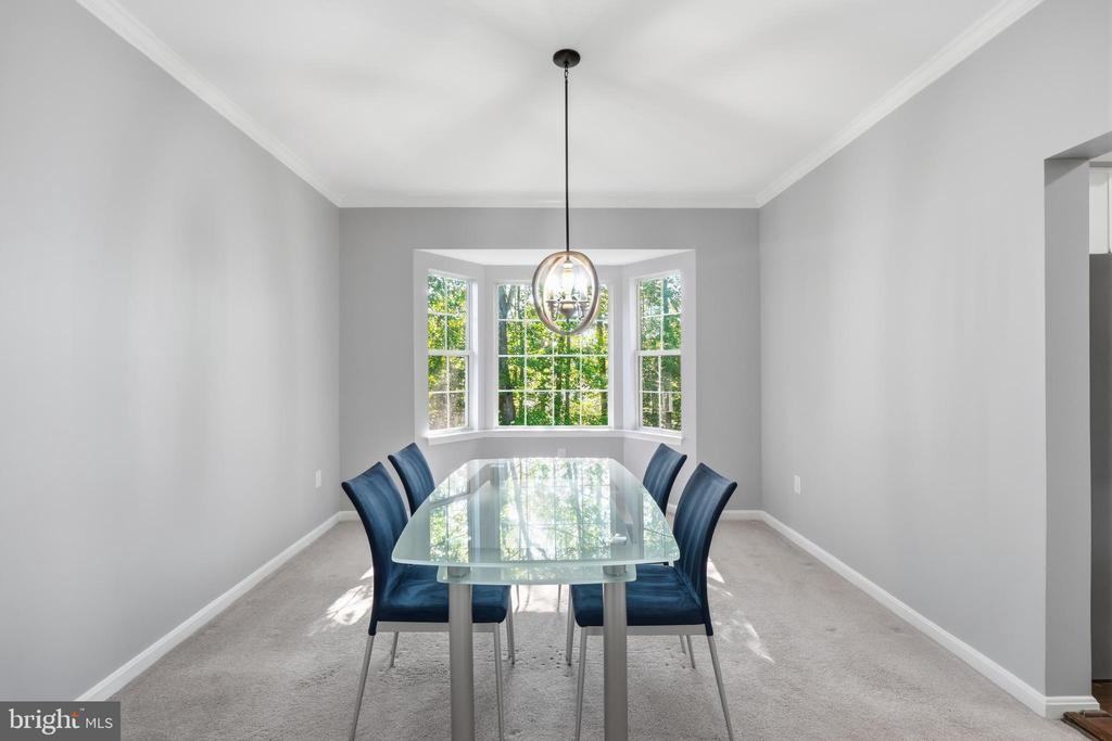 34 Westhampton Ct - Photo 5 of 36